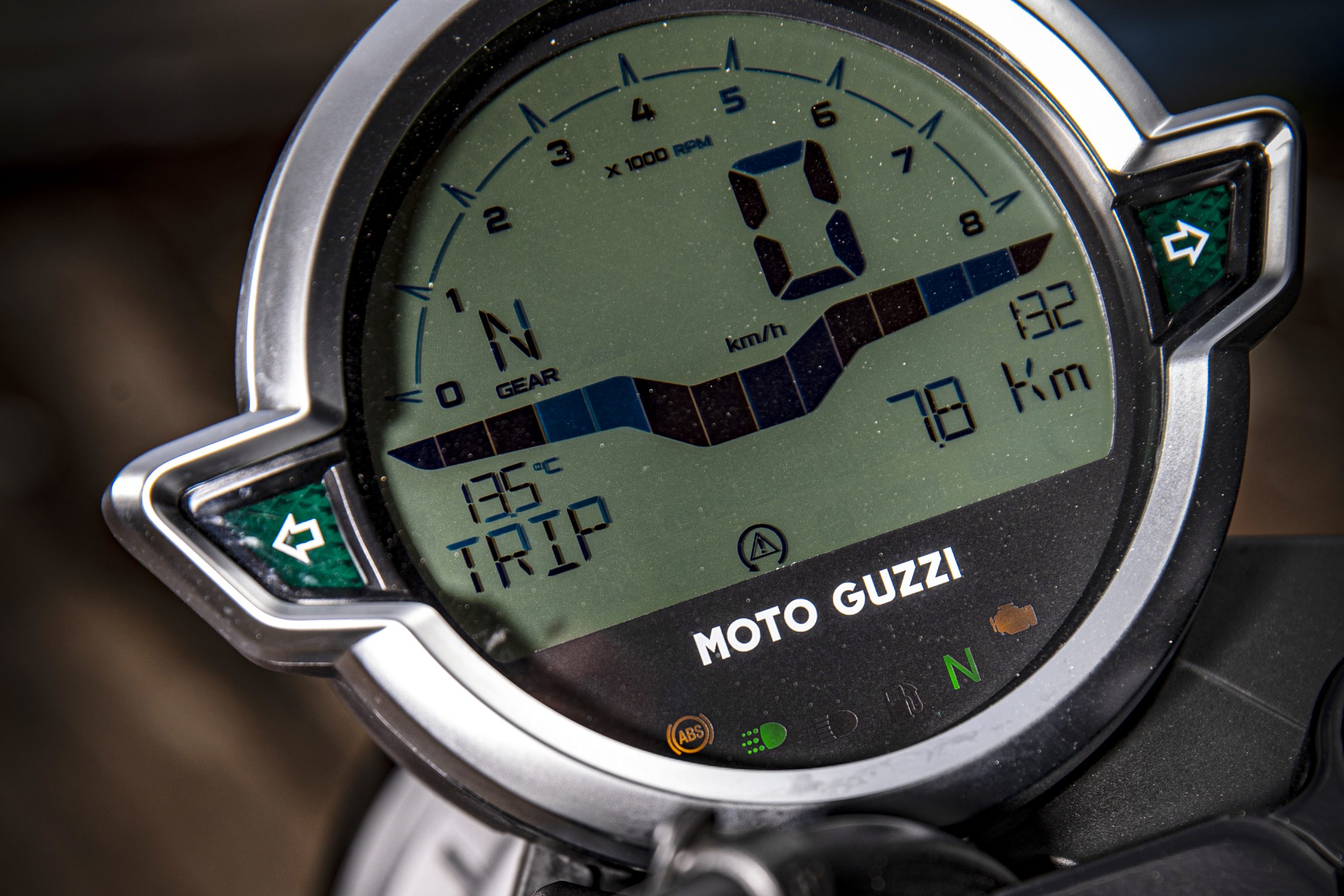 1_Moto Guzzi V7 Stone Centenario